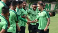 Damian Lizio saat sesi latihan pertama di Persebaya. (Bola.com/Aditya Wany)