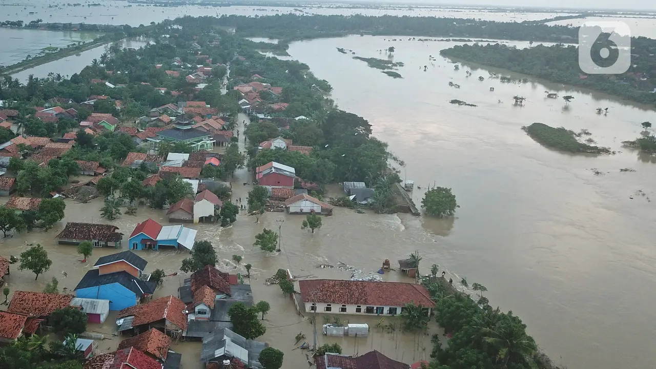 Kondisi Tanggul Sungai Citarum yang Jebol