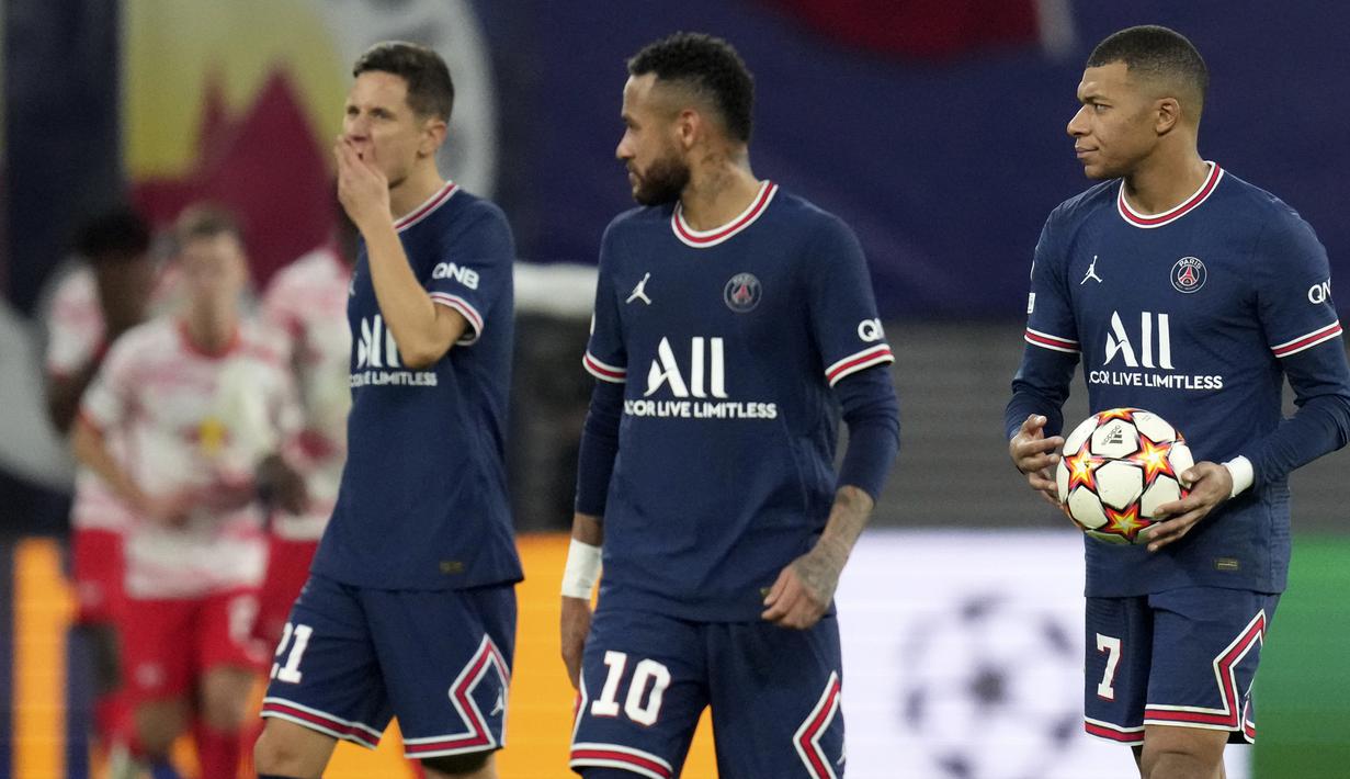 Kembali tampil tanpa Lionel Messi, PSG gagal meraih 3 angka usai ditahan imbang RB Leipzig 2-2 dalam laga matchday ke-4 Grup A Liga Champions 2021/2022, Rabu (3/11/2021). Kemenangan PSG buyar usai Leipzig menyamakan skor 2-2 via eksekusi penalti saat injury time. (AP/Michael Sohn)