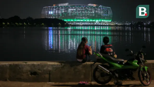 Foto: Menikmati Keindahan Jakarta International Stadium yang Bermandikan Cahaya dari Danau Cincin