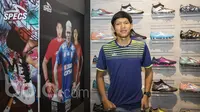 Gelandang Arema FC, Adam Alis menjadi bintang tamu pada acara jumpa fans di Toko Fisik Senayan City, Jakarta, Minggu (26/3/2017). (Bola.com/Vitalis Yogi Trisna)