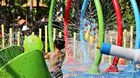 Saat weekend, yuk ajak anak-anak Anda menikmati suasana baru dengan berenang dan main air di Aqua Playground, Shangri-La Hotel Jakarta.