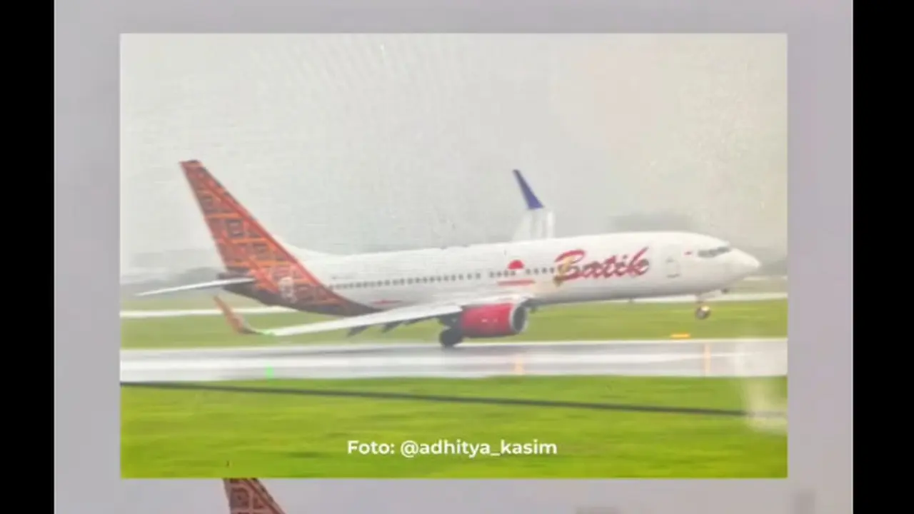 Viral Pesawat Batik Air Mendarat Miring di Bandara Soetta
