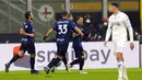 Pemain Inter Milan Stefano Sensi melakukan selebrasi usai mencetak gol ke gawang Empoli pada pertandingan sepak bola Coppa Italia di Stadion San Siro, Milan, Italia, 19 Januari 2022. Inter Milan menang 3-2. (AP Photo/Antonio Calanni)