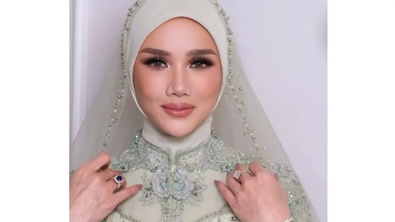 Potret Mulan Jameela Pakai Cincin Blue Sapphire, Elegan dalam Berbagai Momen