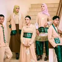 Melihat koleksi busana dari desainer muda yang terinspirasi dari durian (dok. Vonny Andria)