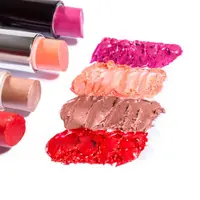 Ilustrasi perbedaan lipstik matte dan lipstik creamy. (via: istimewa)