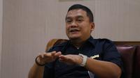 Pimpinan Bulog Kalimantan Tengah (Kalteng), Budi Sultika, memberikan keterangan terkait penghentian sementara penjualan beras murah stabilitas pasokan harga pangan (SPHP). Foto: liputan6/ Marifka Wahyu Hidayat