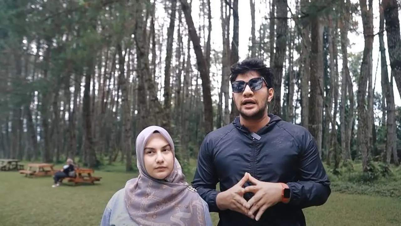 6 Momen Bahagia Irish Bella dan Ammar Zoni Nostalgia ke Tempat Pernikahannya