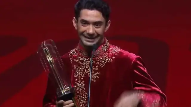 Reza Rahadian Berhasil Meraih Piala Citra Ke-5 Pada FFI 2023 Kategori Pemeran Utama Pria Terbaik Lewat Film Berbalas Kejam