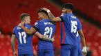 Striker Inggris, Ollie Watkins (tengah) merayakan gol kelima Inggris yang dibuatnya ke gawang San Marino dalam laga Kualifikasi Piala Dunia 2022 Zona Eropa Grup I di Wembley Stadium, London, Kamis (25/3/2021). Inggris menang 5-0 atas San Marino. (AP/Adrian Dennis/Pool)