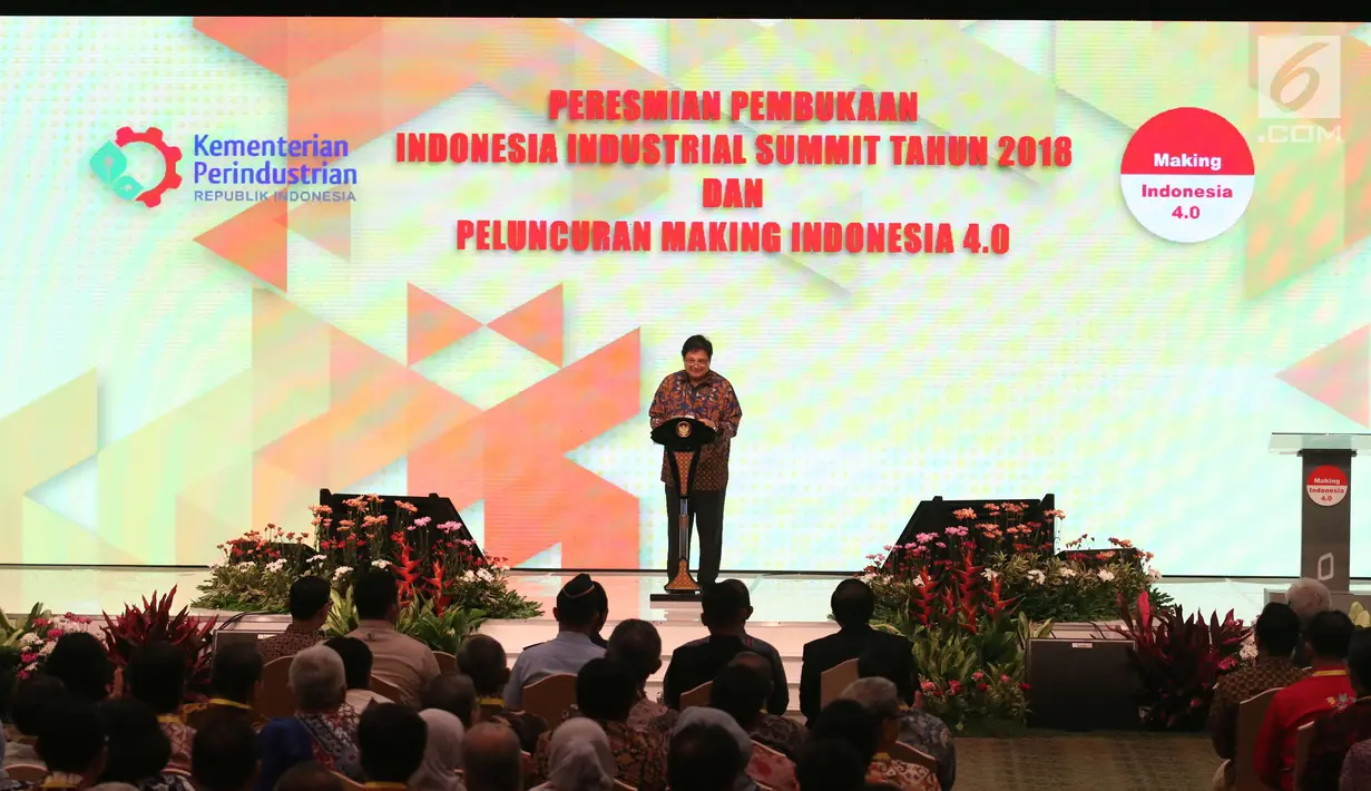 Menteri Perindustrian Airlangga Hartarto memberikan sambutan saat peluncuran peta jalan atau roadmap industri 4.0 di Jakarta Convention Center, Rabu (5/4). Terdapat lima sektor prioritas yang masuk dalam roadmap industri 4.0 (Liputan6.com/Angga Yuniar)