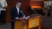 Menkumham Yasonna Laoly membacakan pandangan pemerintah terhadap revisi UU KPK dalam sidang paripurna ke-9 Masa Persidangan I 2019-2020 di Kompleks Parlemen, Senayan, Selasa (17/9/2019). Rapat Paripurna DPR menyetujui Revisi Undang-Undang Nomor 30 Tahun 2002 tentang KPK. (Liputan6.com/Johan Tallo)