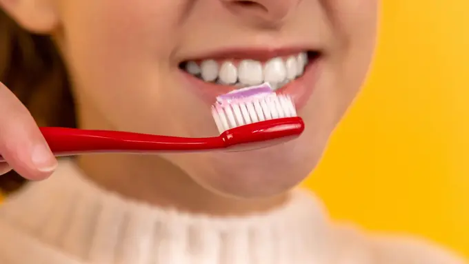 Menyikat Gigi Terlalu Kuat