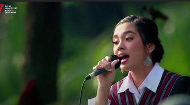Lyodra saat menyanyikan lagu-lagu daerah di Upacara HUT RI ke-77 di Istana Merdeka Jakarta pada Rabu (17/8/2022). (Foto: YouTube/Sekretariat Presiden)