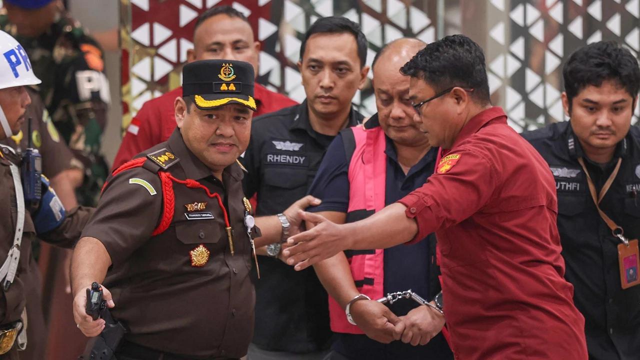 FOTO: Eks Kepala dan Dua Wakil Kepala BGN Jadi Tersangka Kasus Penyimpangan MBG