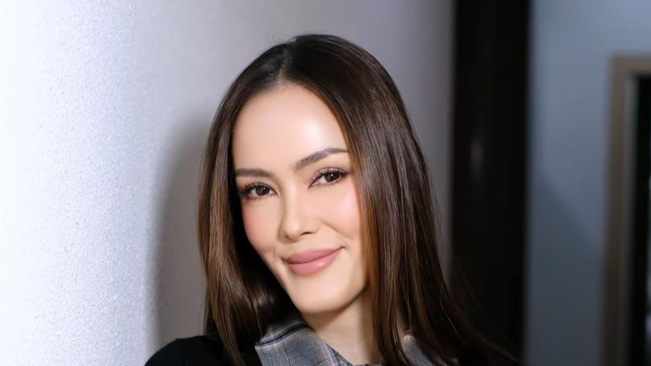 Cathy Sharon Tampil Simpel dan Elegan, Dipuji Awet Muda di Usia 40-an