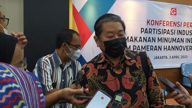 Ketua Umum Gabungan Pengusaha Makanan dan Minuman (GAPMMI) Adhi S Lukman dalam konferensi pers Partisipasi Industri makanan dan Minuman dalam Pameran Hannover Messe 2023, di Kementerian Perindustrian, Senin (3/4/2023).