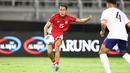 <p>Pemain Timnas Indonesia, Miliano Jonathans (kanan) berusaha mencetak gol ke gawang Chinese Taipei dalam laga FIFA Matchday di Stadion Gelora Bung Tomo (GBT), Surabaya, Jumat (05/09/2025). (Bola.com/Abdul Aziz)</p>