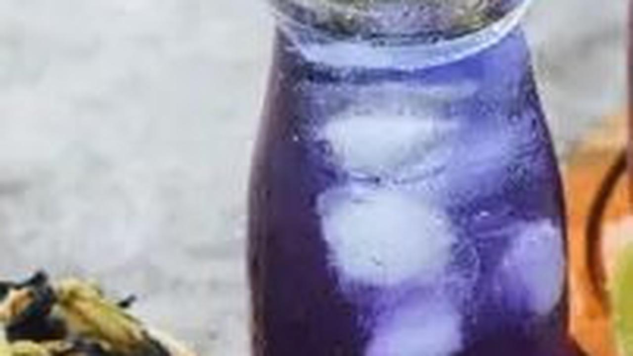 Teh Bunga Telang, Minuman Berkhasiat dengan Warna yang Cantik