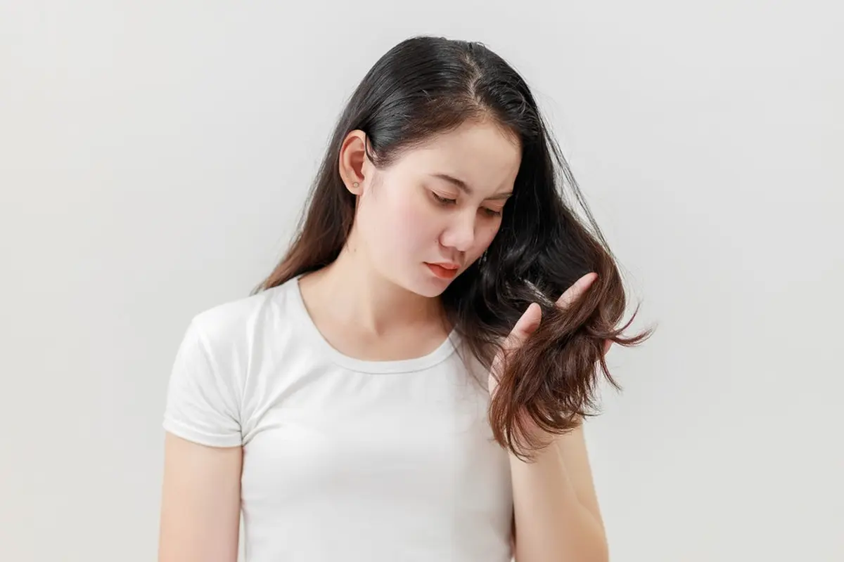 12 Penyebab Kulit Kepala Bau Apek yang Jarang Disadari, Cek Cara Mengatasinya!