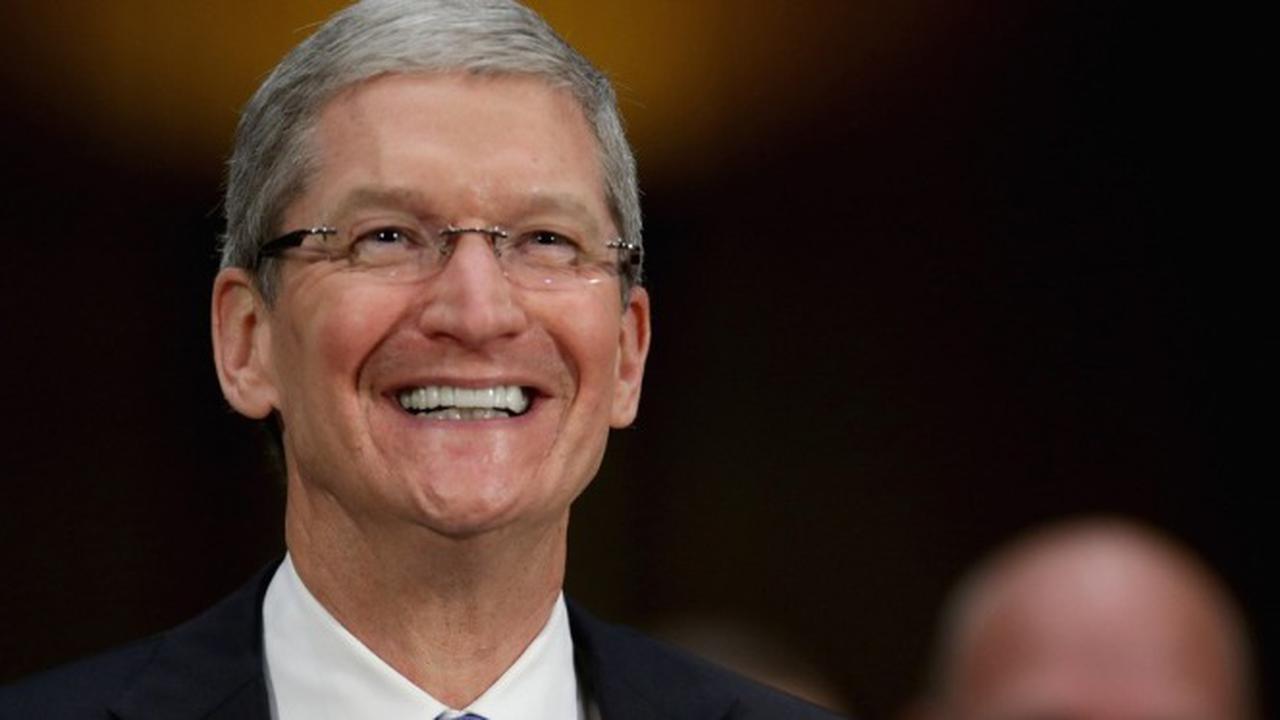 Demi Amal, Tim Cook Dilelang Untuk Makan Siang