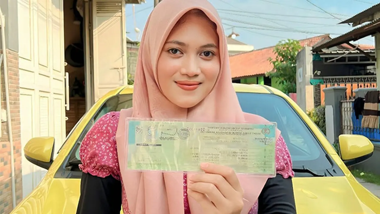 Rezeki Sudah Tertakar, Devi Akhirnya Resmi Terima Mobil Agya Rp1 dari Flash Sale Rp1 Shopee