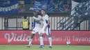 Dua pemain asing Persib Bandung, Balsa Sekulic (kanan) dan Uilliam Barros (kiri) merayakan gol tunggal yang membawa Maung Bandung mengalahkan DPMM FC Brunei Darussalam pada laga kedua Grup A Piala Presiden 2026 di Stadion Si Jalak Harupat, Soreang, Kabupaten Bandung, Selasa (28/7/2026). Gol perdana Balsa Sekulic pada menit ke-74 memastikan kemenangan 1-0 sekaligus mengantar Persib meraih kemenangan kedua beruntun dan mengunci tiket ke babak semifinal. (Bola.com/Erwin Snaz)