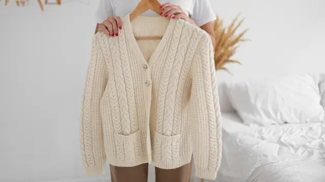 Tampil Berkelas ala Old Money dengan Outfit Simpel Ini - 3