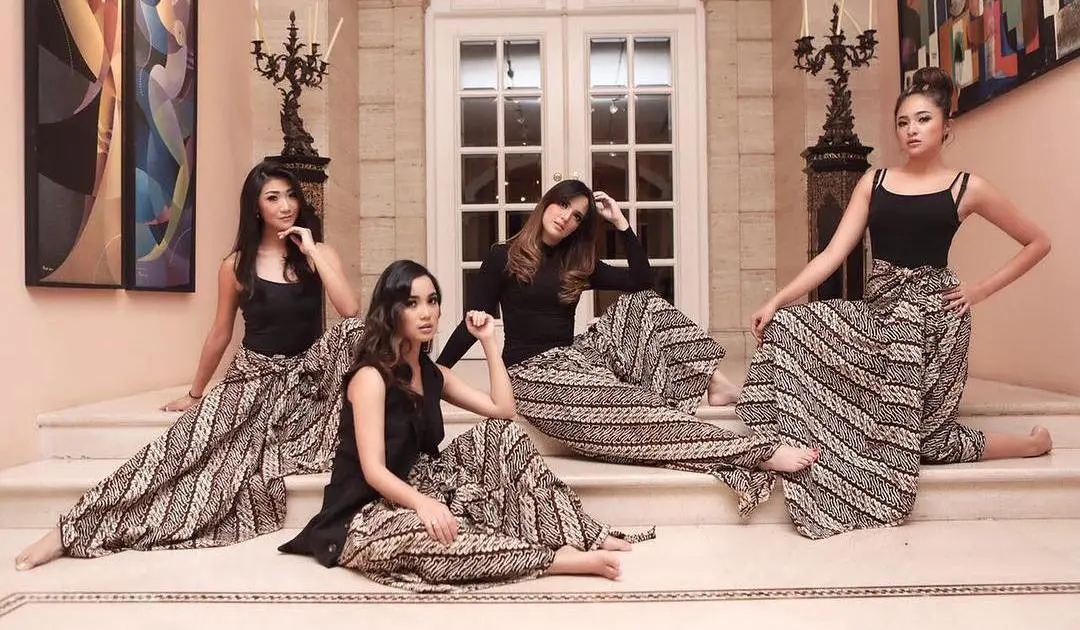 Marshanda dan Girl Squad [foto: Instagram/ramadhaniabakrie]