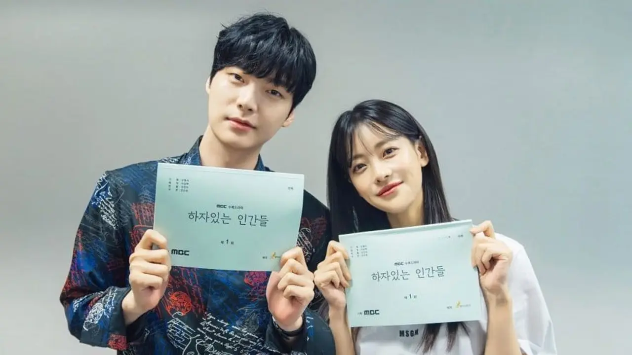 Ahn Jae Hyun dan Oh Yeon Seo dalam People with Flaws (Soompi/ MBC)
