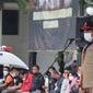 Ketua Satgas COVID-19 Letjen TNI Suharyanto memimpin apel sebelum melakukan giat pembagian masker di Kota Bandung, Jawa Barat, Sabtu (19/2/2022). (Dok BNPB)