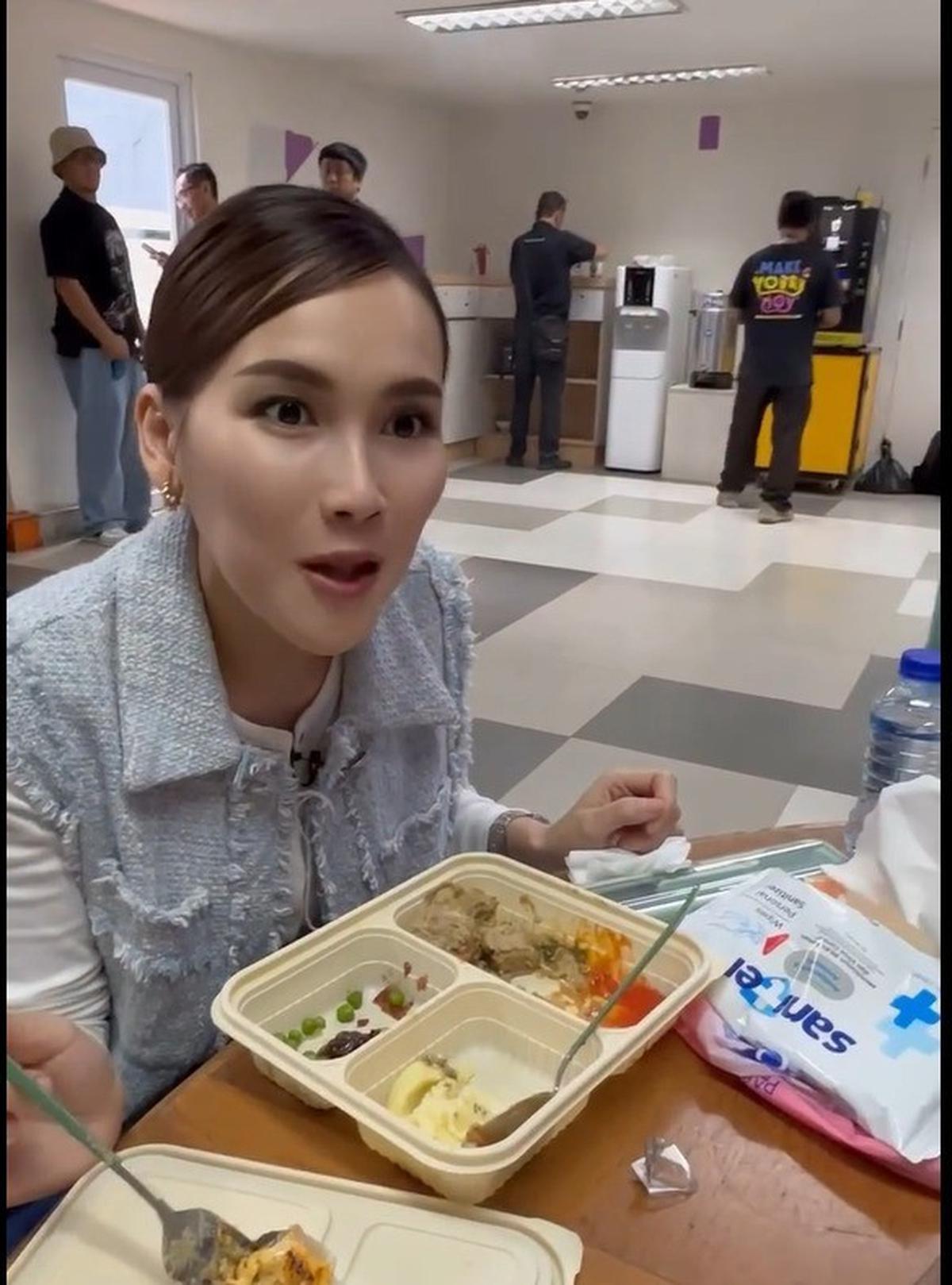 Aksi Kocak Ivan Gunawan Adukan Ayu Ting Ting ke Dedi Mulyadi: Masukin ke Barak Kang Dedi