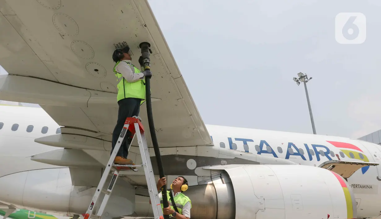 Pertamina Patra Niaga, Subholding Commercial & Trading PT Pertamina (Persero) memastikan harga avtur kompetitif dan mengikuti aturan yang berlaku di Indonesia. (Liputan6.com/Herman Zakharia)