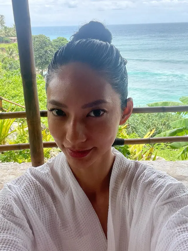 Lama Vakum dari Dunia Hiburan, Ini 7 Potret Terbaru Nadia Saphira