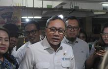 FOTO: Mendag Zulhas Sidak Pasar Kramat Jati Pastikan Ketersediaan Bahan Pokok
