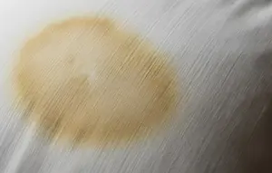 7 Cara Membersihkan Noda Bekas Keringat di Bantal, Jangan Langsung Dibuang