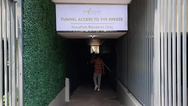 Di kawasan NavaPark BSD terdapat terowongan bawah tanah yang memiliki akses menuju kawasan The Breeze.