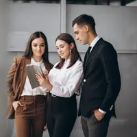 Sahabat Fimela, kamu pernah merasa tidak pantas dengan pencapaian yang sudah di raih? Hal itu bisa jadi pertanda imposter syndrome. Yuk, cari tahu cara mengenali dan melawannya agar lebih percaya diri dalam meraih kesuksesan.[Dok/freepik.com/senivpetro]