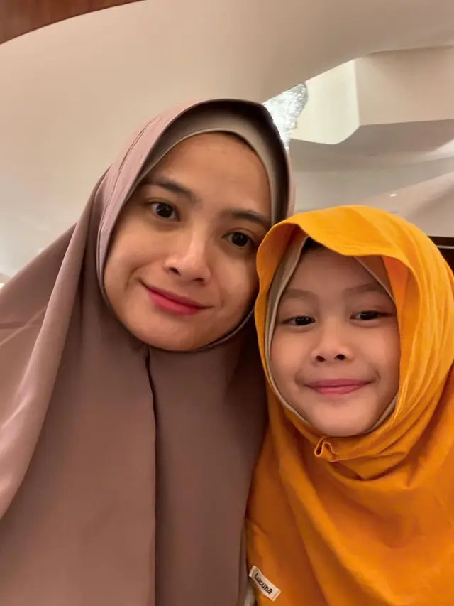 7 Potret Acha Septriasa Jalani Ramadhan dengan Ibadah Umrah