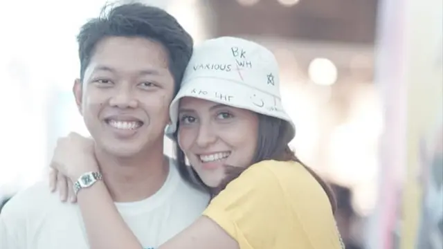 6 Potret Kebersamaan Bayu Skak dan Pacarnya Aliyah Faizah yang Bikin Iri