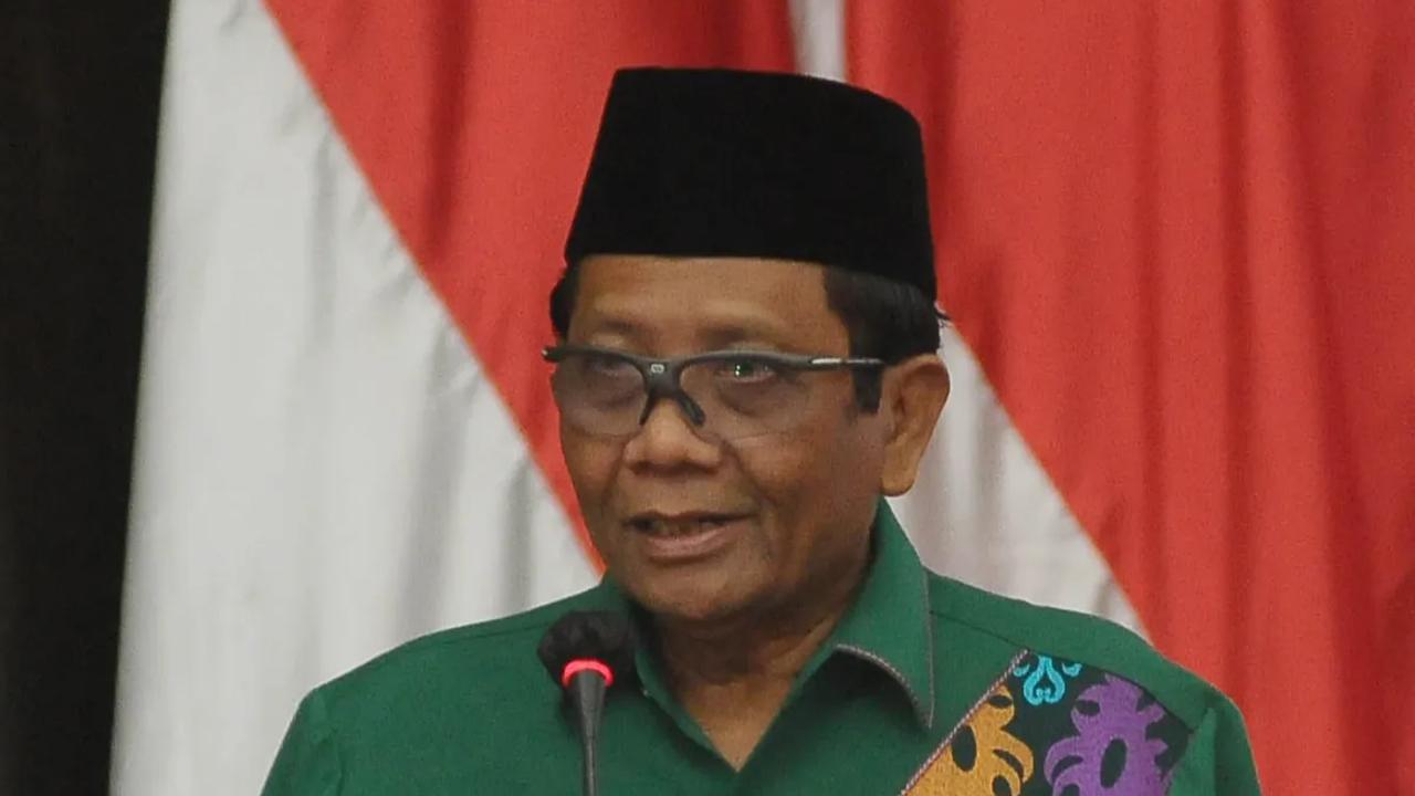 Bikin Melongo, Potret Rumah Sederhana Bakal Cawapres Mahfud MD, di Dalamnya Ada Foto Gusdur