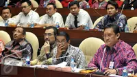 Presiden Direktur PT Lion Group, Edward Sirait (kedua kanan) saat mengikuti RDP dengan Komisi V DPR RI di Jakarta, (24/5). Dalam keterangannya, Edward Sirait juga membantah telah merumahkan puluhan pilot dan kopilot Lion Air. (Liputan6.com/Johan Tallo)