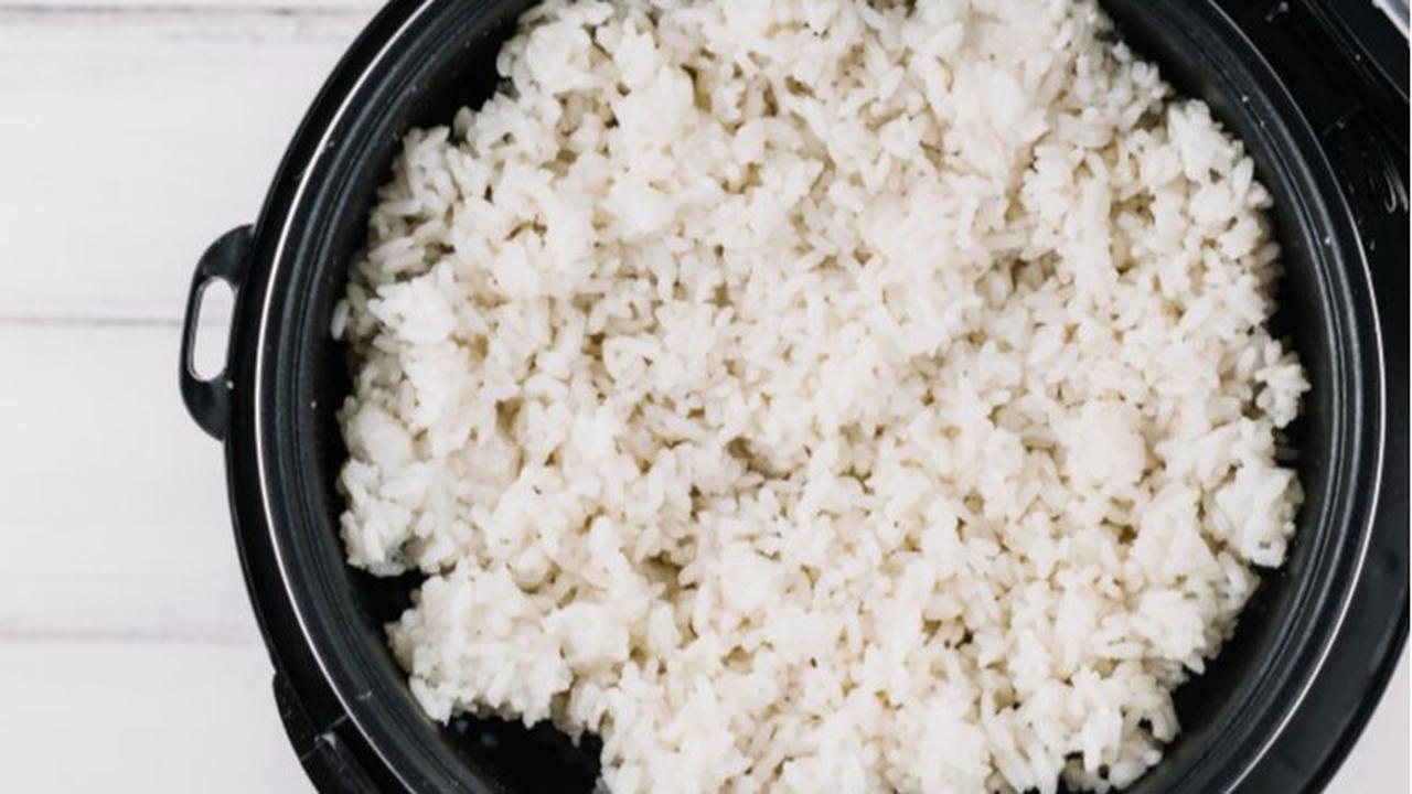 1. Makanan Pokok: Batasi Karbohidrat Harian