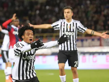 Reaksi pemain Juventus, Juan Cuadrado, setelah dilanggar pemain Bologna dalam laga Serie A Italia di Stadion Renato Dall'Ara, Bologna,Sabtu (20/2/2016) dini hari WIB. (EPA/Giorgio Benvenuti)
