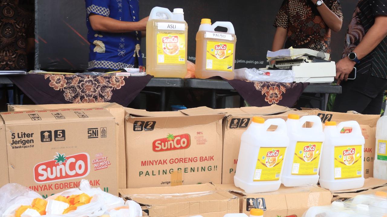 Pasutri di Malang Palsukan Minyak Goreng Merek Sunco