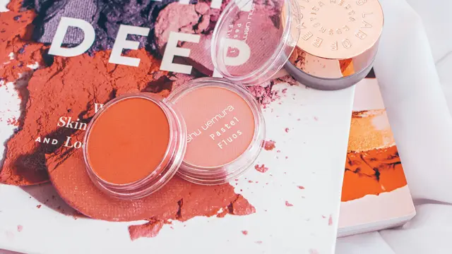 Riasan berwarna pastel