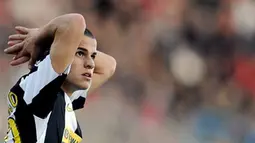 Juventus midfielder Sebastian Giovinco gestures during a Serie A football match against Lecce at Lecce's Del Mare Stadium on December 07, 2008. AFP PHOTO/ Filippo MONTEFORTE 
