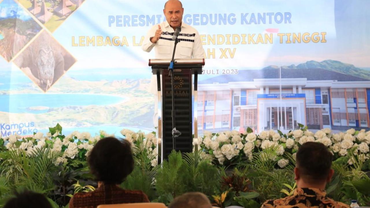 Viktor berpesan, dunia pendidikan harus membangun pengetahuan yang punya korelasi dengan seluruh potensi kekayaan alam di Nusa Tenggara Timur.