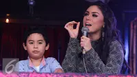 Thalita Latief bersama putranya, Rafello Dimitri Rizky. (Herman Zakharia/Liputan6.com)